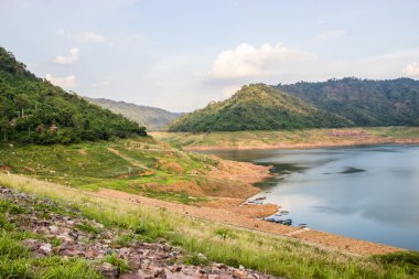 Havzanın arasındaki vadi içinde Nakhon Nayok, Tayland olduğunu