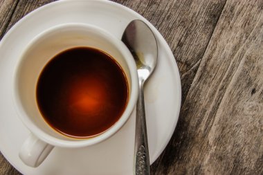 ahşap masa arka plan üzerinde kahve