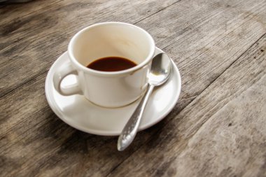 ahşap masa arka plan üzerinde kahve