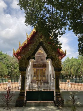 Tayland 'daki renkli, güzel Budist tapınağı..
