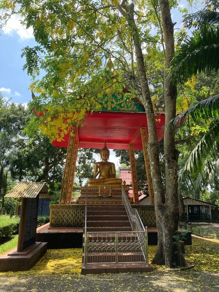 Kleurrijk Boeddhistisch Standbeeld Thailand — Stockfoto