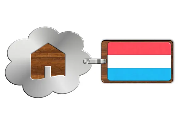 Chmura i domu wykonane ze stali i drewna z flagi Luksemburga — Zdjęcie stockowe