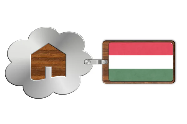 Chmura i dom, stali i drewna z flagą Węgry — Zdjęcie stockowe