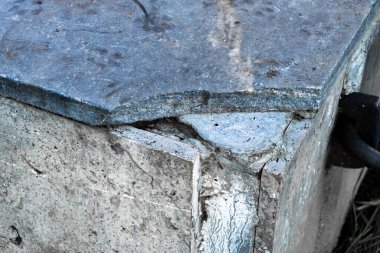 Kırık granit levha. Kırık mermer