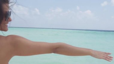 Kadının rüzgarlı yaz