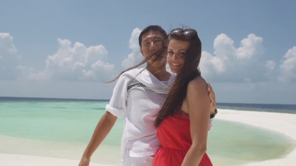 Paar auf den Malediven — Stockvideo