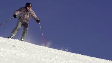 Aşağı oyma kayakçı