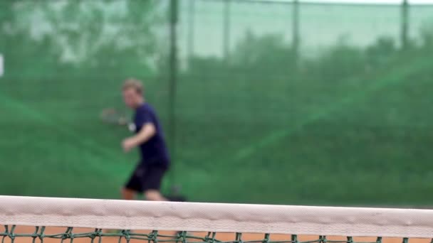 Joueur de tennis jouant au tennis — Video