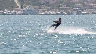 Wakeboarder hızlı oyma.