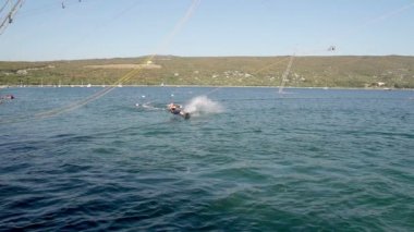 Wakeboarder yüksek atlama