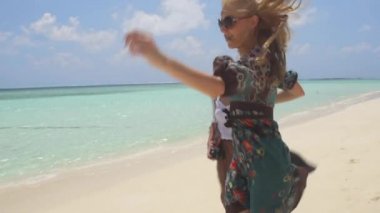 Şakacı çalışan turist