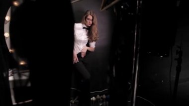 stüdyoda poz güzel esmer