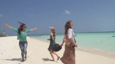 Güzel kızlar çalıştıran