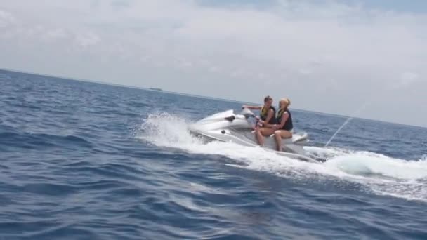 Girlfriends riding on jet skis in the sea — Stock Video