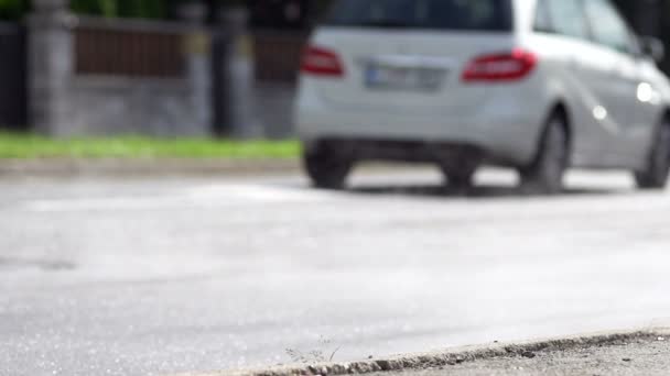 Autos fahren auf Straße — Stockvideo