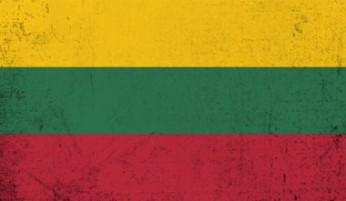 Sallanan grunge desenli Litvanya bayrağı. Vektör arkaplanı.