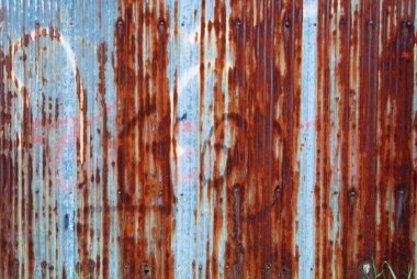 Paslanmış galvanize demir plaka.