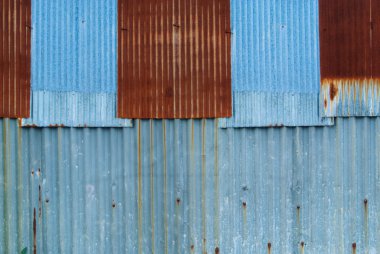 Paslanmış galvanize demir plaka.