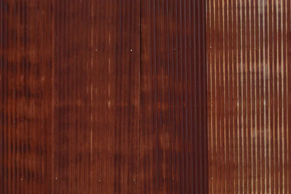 Paslanmış galvanize demir plaka.