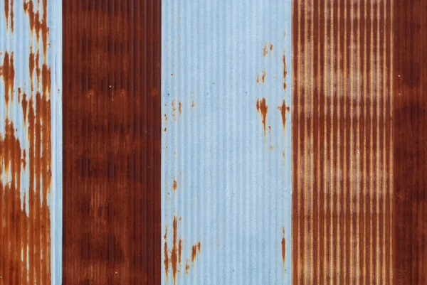 Paslanmış galvanize demir plaka.