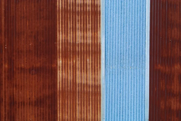 Paslanmış galvanize demir plaka.