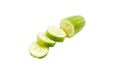 taze salatalık izole 