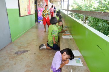 Akademik aktiviteler gün ilköğretim okulunda çocuklarda