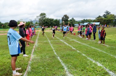 100 metre rekabet