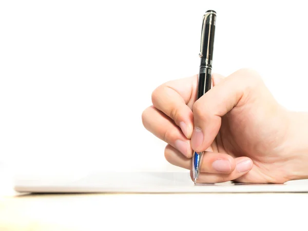 Mãos com caneta sobre caderno isolado sobre fundo branco — Fotografia de Stock