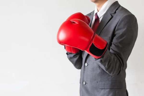 Empresario en guantes de boxeo guardando aislado sobre fondo blanco — Foto de Stock
