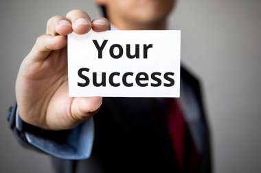 Beyaz kart 'Your başarı' kelime sunulması iş adamı