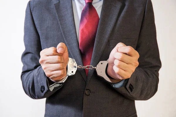 Деловой человек в наручниках - Бизнес преступник, долг, бремя концепции — стоковое фото