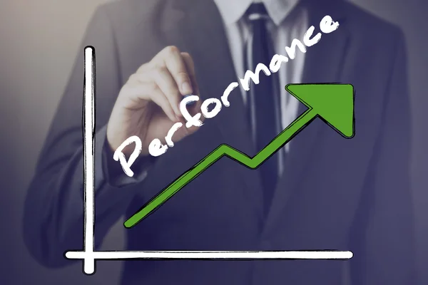 Affärsman skriva ökande positiva Prestandadiagram uppåt - indikerar bättre prestanda mått som företaget, försäljning, medarbetare, ledning, inkomst, etc. — Stockfoto
