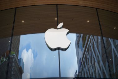 BANGKOK, THAILAND 16 Eylül 2020: Apple mağazasının Apple şirketi logosu. Apple, merkezi Cupertino, California 'da bulunan ve tüketici elektroniği satan çok uluslu teknoloji şirketidir.