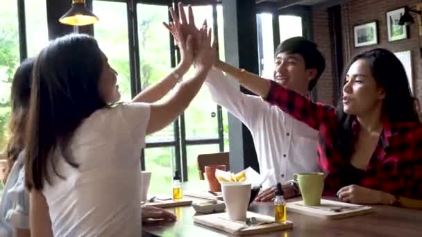 Close up of young start up business people putting hands together on the table at the meeting — Vídeo de stock