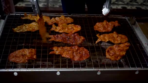 Making of delicious slice of dried and grilled fish in sweet sauce on street food stalls in Thailand — Stockvideo