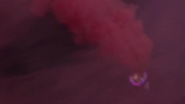 黑色背景下的红烟云 — 图库视频影像