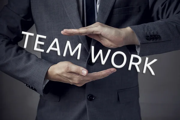 'Team werk' tekst op de palm van de handen — Stockfoto