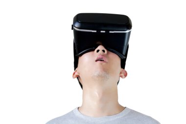 VR gözlüğü takıyor ve kendini Vr Multimedya - beyaz izole ve kırpma maskesinde çeker Asyalı adam.