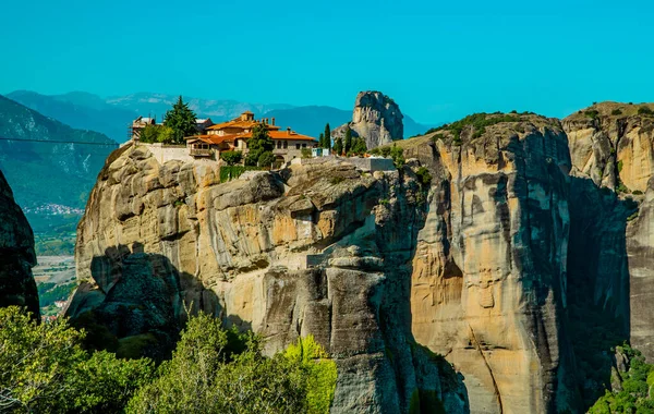 Εκπληκτική Θέα Της Μονής Της Αγίας Τριάδας Πάνω Μοναδικούς Βραχώδεις — Φωτογραφία Αρχείου