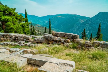 Yunanistan 'ın Delphi kentinde antik kalıntılar ve manzaralar