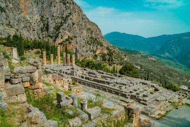 Yunanistan 'ın Delphi kentindeki antik Apollo Tapınağı yıkıldı