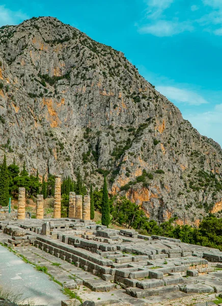 Tiro Vertical Del Templo Apolo Ruinas Delfos Grecia — Foto de Stock