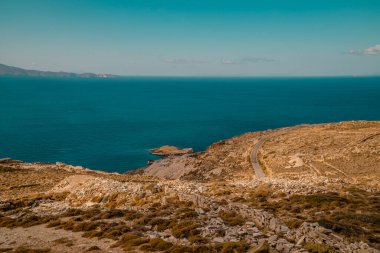 Yunanistan 'ın Tinos, Cyclades adasında Kardiani yakınlarındaki taştan manzaralar