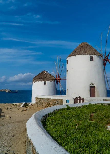 ミコノス島ミコノス島のミコノス島 の風車の背面の垂直ビュー キクラデス ギリシャ Mykonos — ストック写真