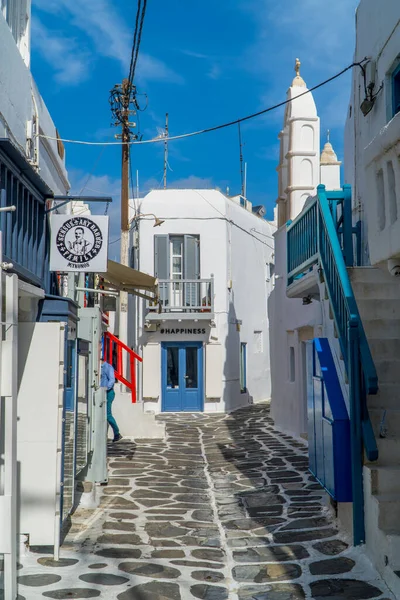 Mykonos Town Greece October 2020 Street Photography Narrow Street Happiness — Stock Photo, Image