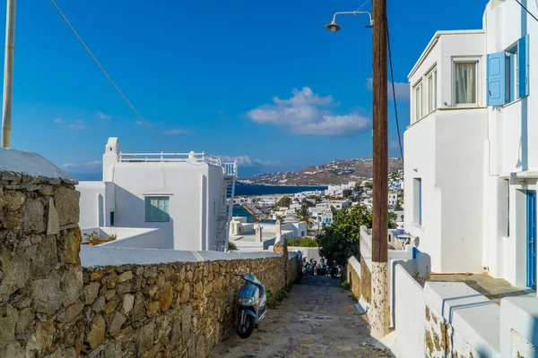 Mykonos Town Grecia Ottobre 2020 Una Strada Collina Con Tipica — Foto Stock