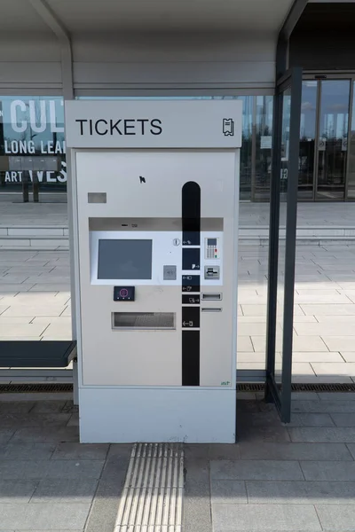룩셈부르크 룩셈부르크 2020 키르히 베르크의 역에서 승차권 자동판매기 — 스톡 사진