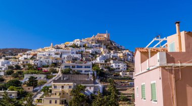 Ano Syros, Yunanistan 'ın Siros adasındaki en eski kasabadır.