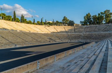 Atina, Yunanistan - 1 Kasım 2020 - Yunanistan 'ın Atina kentindeki antik Panathenaic Stadyumu içinde panoramik manzara
